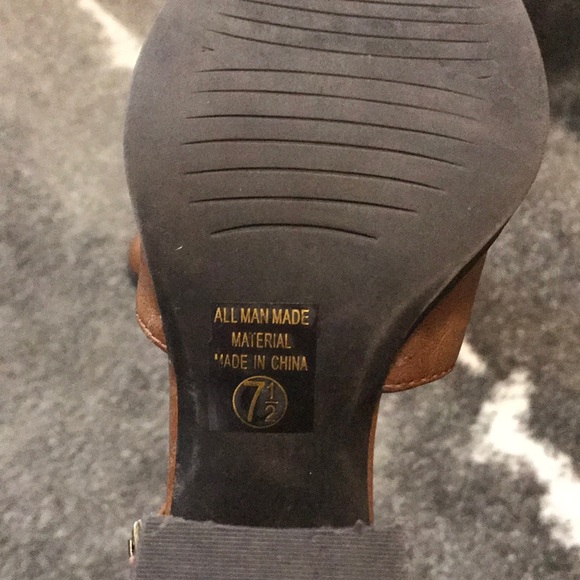 Brown boots - Picture 3 of 3